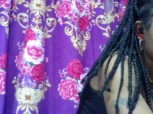 Elyah1a live cam on BongaCams
