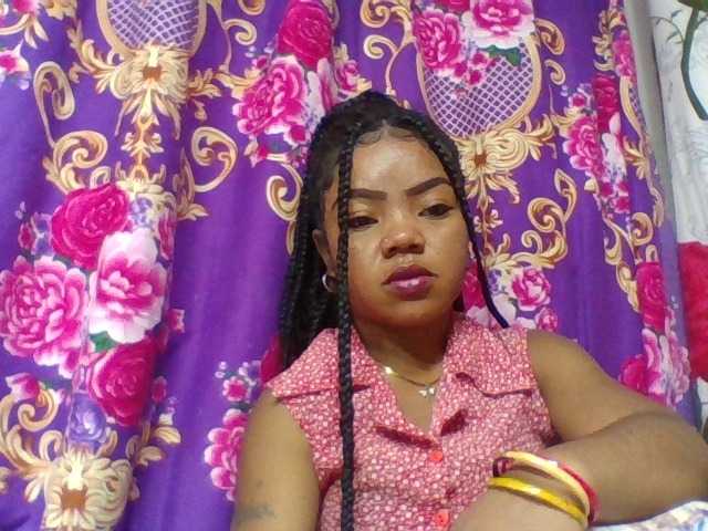 Elyah1a live cam on BongaCams