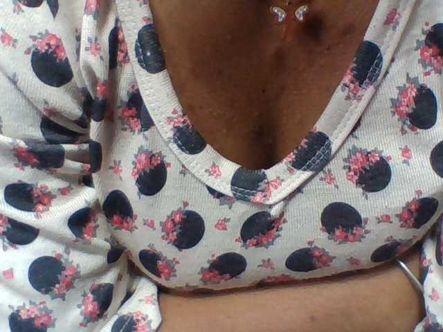 Elyah1a live cam on BongaCams