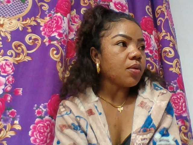 Elyah1a live cam on BongaCams