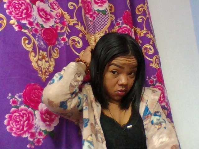 Elyah1a live cam on BongaCams