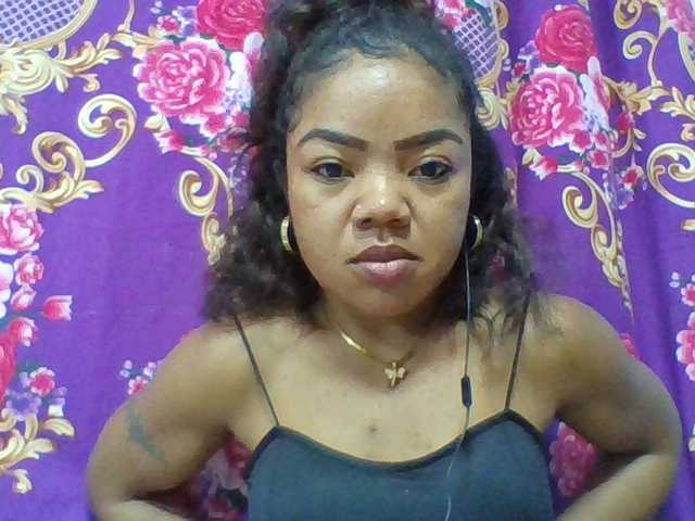 Elyah1a live cam on BongaCams