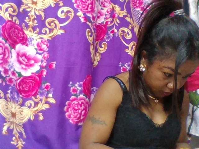 Elyah1a live cam on BongaCams