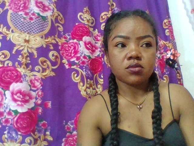 Elyah1a live cam on BongaCams
