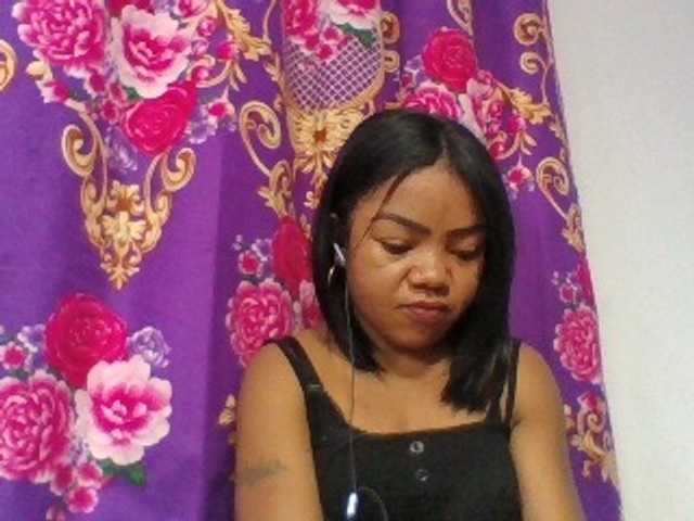 Elyah1a live cam on BongaCams