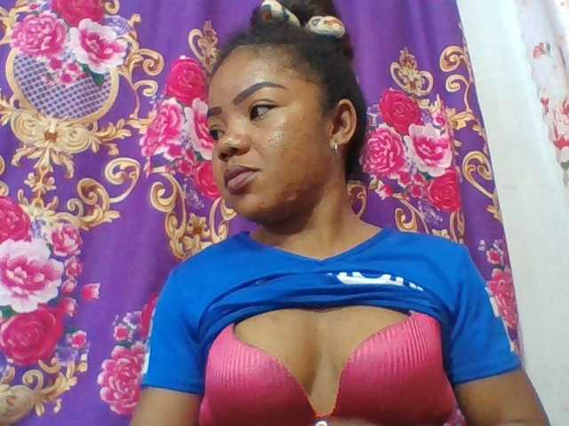 Elyah1a live cam on BongaCams