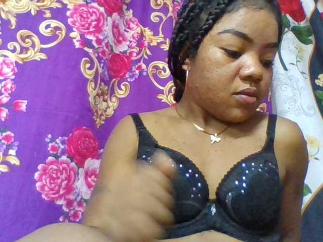 Elyah1a live cam on BongaCams