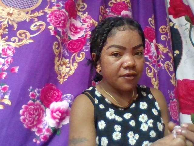 Elyah1a live cam on BongaCams