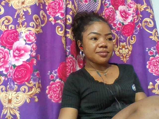Elyah1a live cam on BongaCams