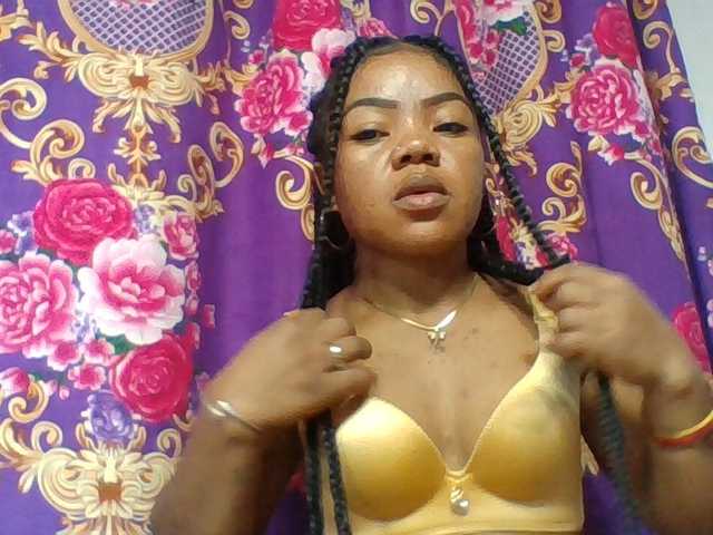 Elyah1a live cam on BongaCams
