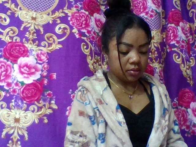 Elyah1a live cam on BongaCams