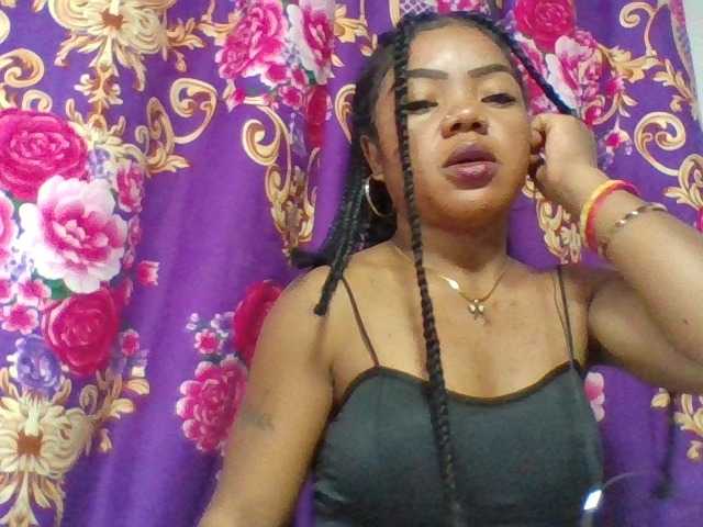 Elyah1a live cam on BongaCams
