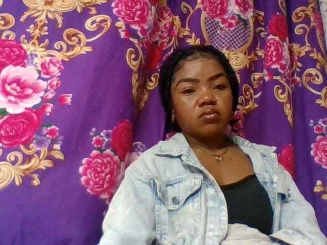 Elyah1a live cam on BongaCams