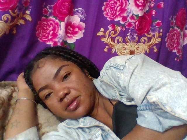 Elyah1a live cam on BongaCams