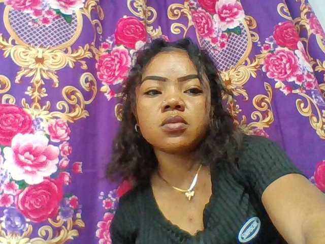 Elyah1a live cam on BongaCams