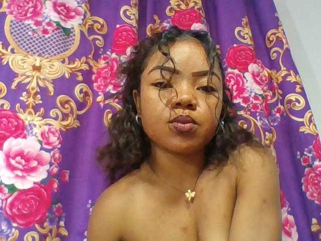Elyah1a live cam on BongaCams