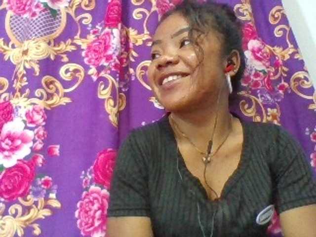 Elyah1a live cam on BongaCams