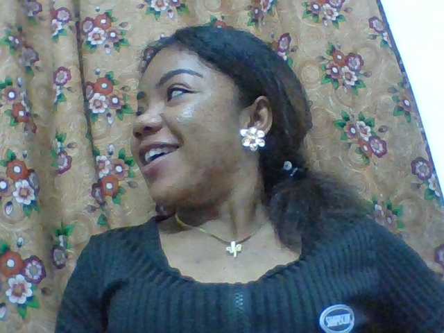 Elyah1a live cam on BongaCams