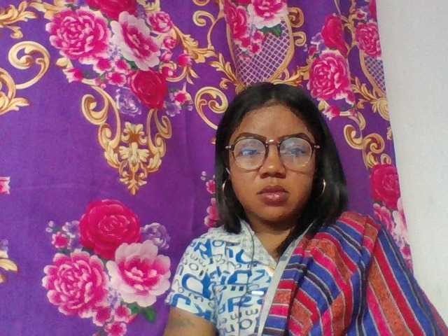Elyah1a live cam on BongaCams