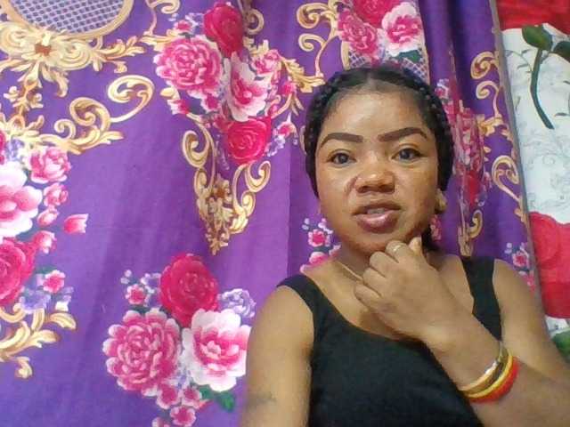 Elyah1a live cam on BongaCams