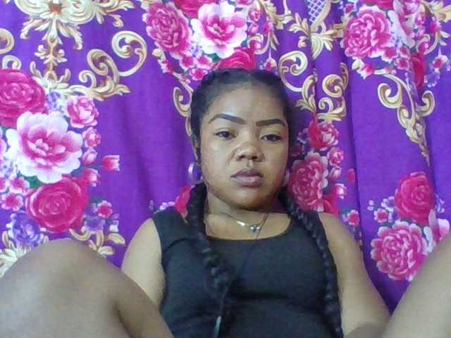 Elyah1a live cam on BongaCams