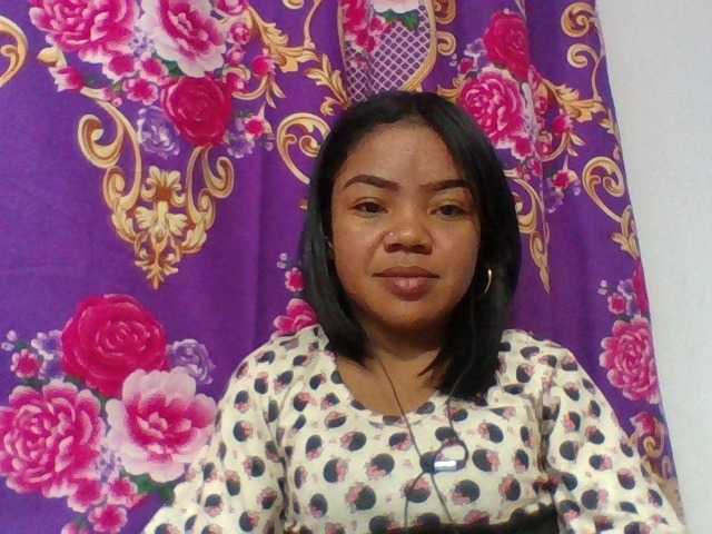 Elyah1a live cam on BongaCams