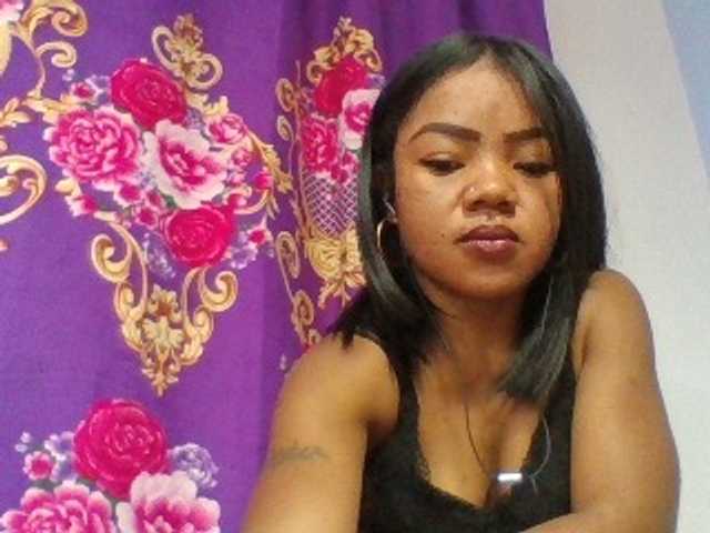 Elyah1a live cam on BongaCams