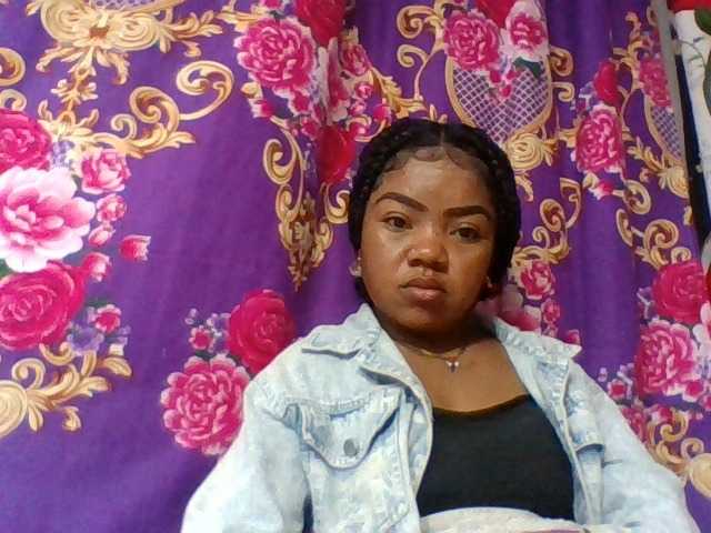 Elyah1a live cam on BongaCams