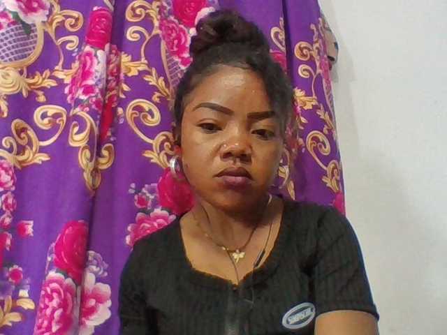 Elyah1a live cam on BongaCams