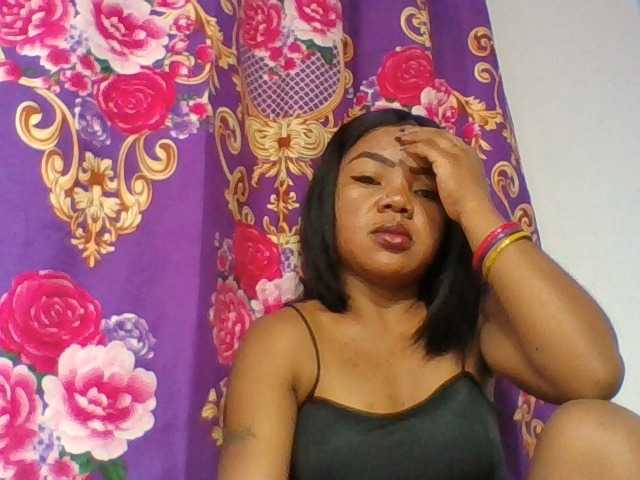 le modèle Elyah1a est en webcam porno dans un show sur le site bongacams, il possède les tags suivants: Ebony,Brunette,Shaved