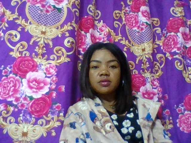 Elyah1a live cam on BongaCams