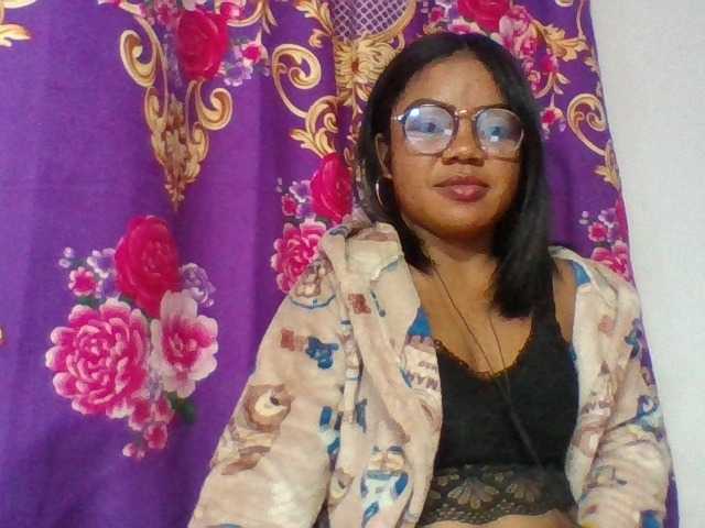 Elyah1a live cam on BongaCams