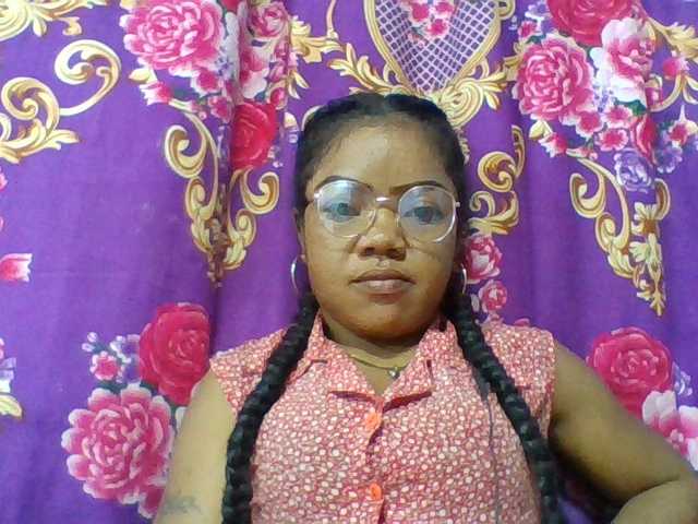Elyah1a live cam on BongaCams