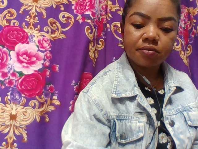 Elyah1a live cam on BongaCams