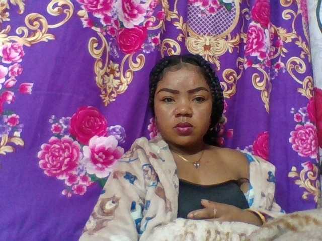 Elyah1a live cam on BongaCams