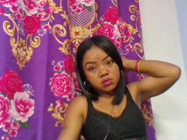 Elyah1a live cam on BongaCams