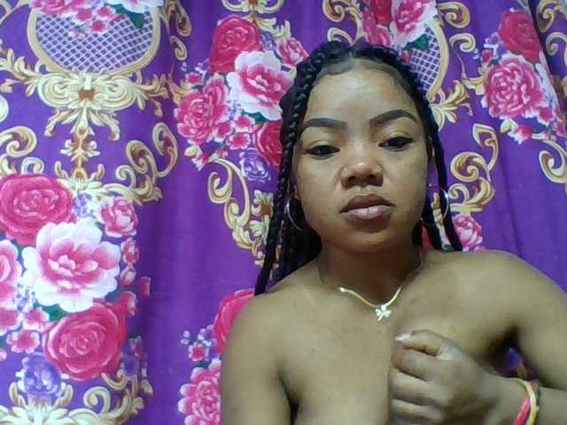 Elyah1a live cam on BongaCams