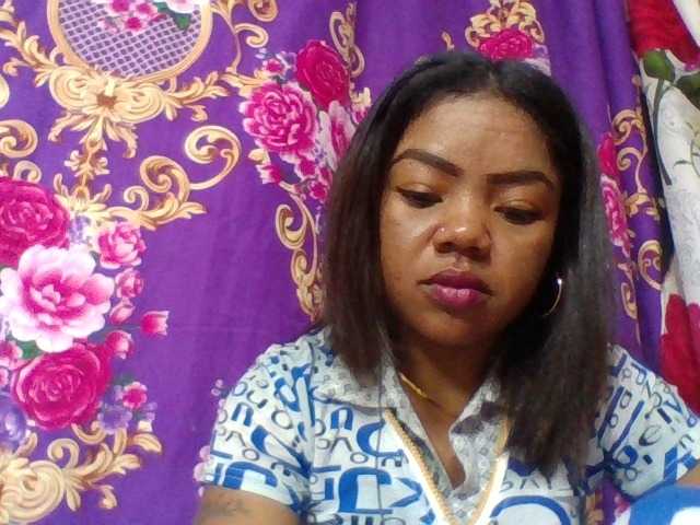 Elyah1a live cam on BongaCams