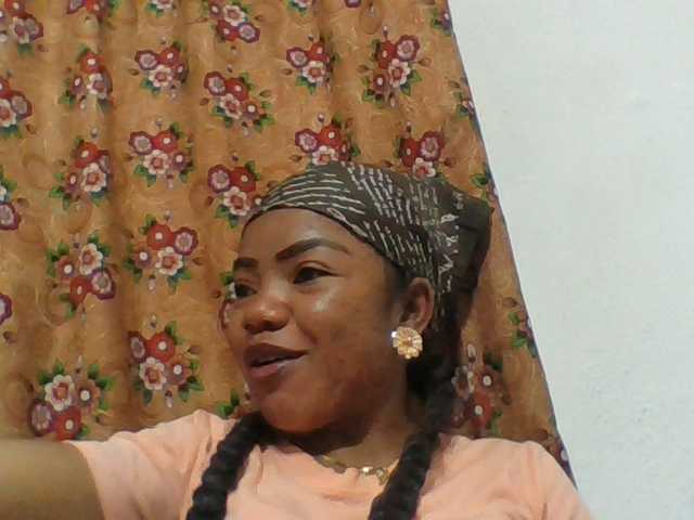 Elyah1a live cam on BongaCams