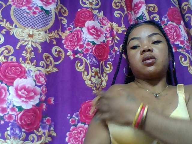 Elyah1a live cam on BongaCams