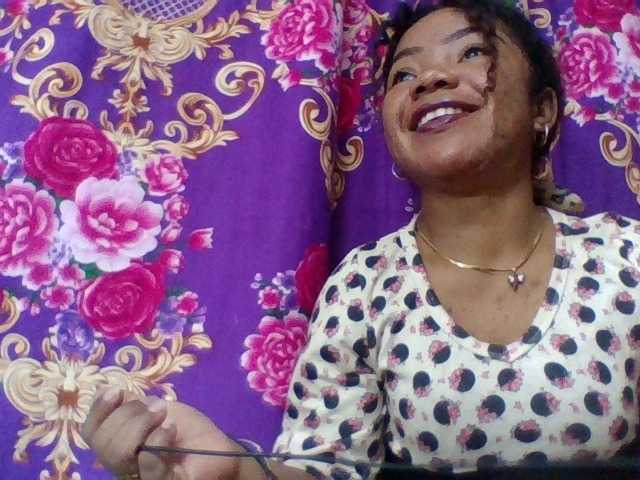Elyah1a live cam on BongaCams