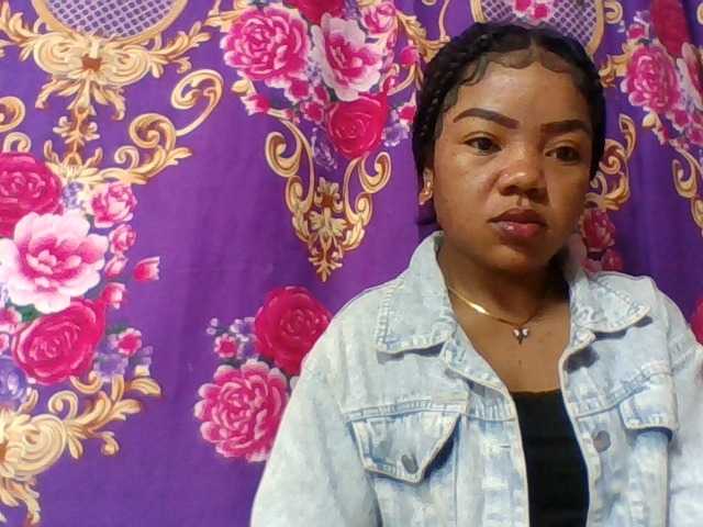 Elyah1a live cam on BongaCams
