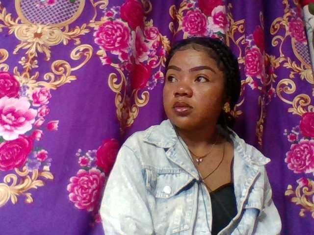 Elyah1a live cam on BongaCams