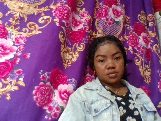 Elyah1a live cam on BongaCams
