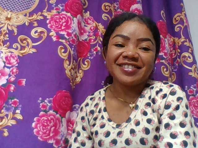 Elyah1a live cam on BongaCams
