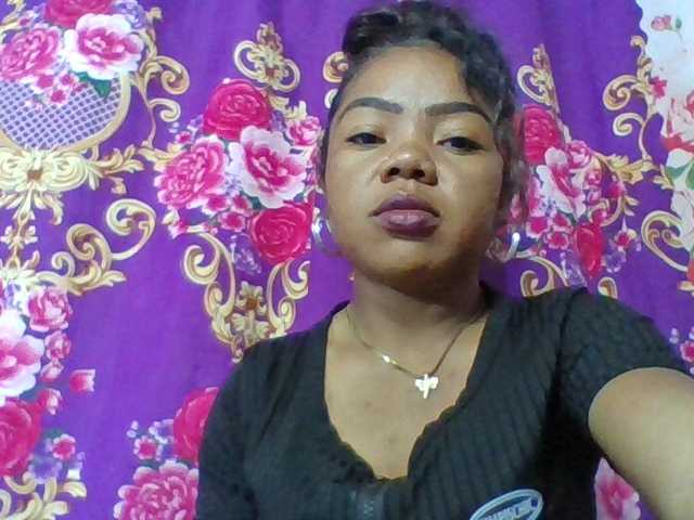 Elyah1a — live female cam