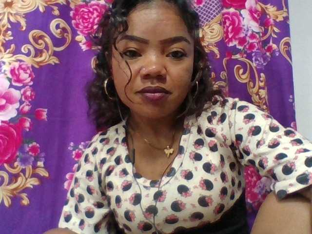 Elyah1a live cam on BongaCams