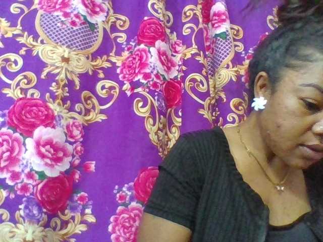 Elyah1a live cam on BongaCams