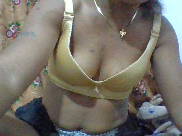 Elyah1a live cam on BongaCams