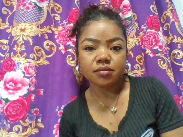 Elyah1a live cam on BongaCams